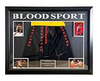 Bloodsport (1988) | Bloodsport (1988) - Boxing Trunks, signed by Jean Claude Van Damme - in Framed Display, with COA/photoproof | Catawiki