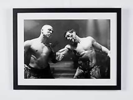 Kickboxer 1989 - Jean-Claude Van Damme & Michel Qissi | Kickboxer 1989 - Jean-Claude Van Damme & Michel Qissi - Wooden Framed 70X50 cm - Limited Edition Nr 04 of 20 - Serial ID 30486 - Original Certificate (COA), Hologram Logo Editor and QR Code | Catawiki