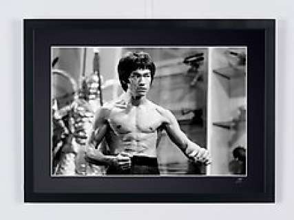 Dragon - Bruce Lee | Dragon - Bruce Lee - Fine Art Photography - Luxury Wooden Framed 70X50 cm - Limited Edition 01 of 30 - Serial ID 16835 - Original Certificate (COA), Hologram Logo Editor and QR Code | Catawiki
