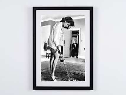 Eunice Gayson & Sean Connery on Set, James Bond 007: Dr. No | James Bond 007: Dr. No, Eunice Gayson & Sean Connery on Set - Fine Art Photography - Luxury Wooden Framed 70X50 cm - Limited Edition Nr 11 of 50 - Serial ID 16121 - - Original Certificate (COA), Hologram Logo Editor and QR Code | Catawiki