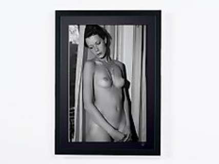 Emmanuelle 1974 - Sylvia Kristel - Fine Art Photography - Luxury Wooden Framed 70X50 cm - Limited Edition Nr 01 of 30 - Serial ID 17050 - Original Certificate (COA), Hologram Logo Editor and QR Code | Catawiki