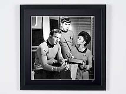 Star Trek - Classic TV 1966 - WILLIAM SHATNER, LEONARD NIMOY, NICHELLE NICHOLS - Fine Art Photography - Luxury Wooden Framed 70X50 cm - Limited Edition Nr 01 of 30 - Serial ID 30392 - Original Certificate (COA), Hologram Logo Editor and QR Code | Catawiki