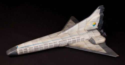 Lot 1240 - The Fifth Element shuttle filming miniature
