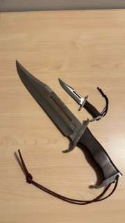 Gil Hibben’s Vintage Rambo III Bowie Knife + Small Rambo III Knife (both with original RAMBO III - Sylvester Stallone | Catawiki