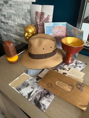 Indiana Jones - Set of Replica props - see images and description | Catawiki