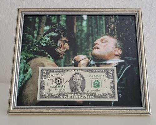 First Blood - Two Dollar Bill signed by Brian Dennehy (Sheriff Will Teasle) with JSA COA - Framed | Catawiki