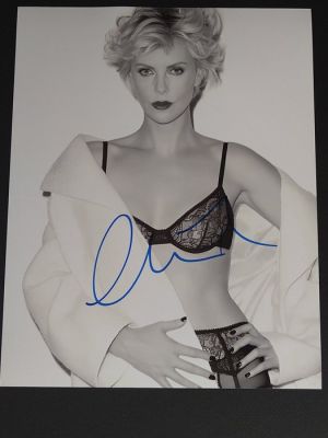 Hancock, Fast & Furious, Mad Max - Signed by Charlize Theron, with Letter of Authenticity - Photo, Autograph | Catawiki