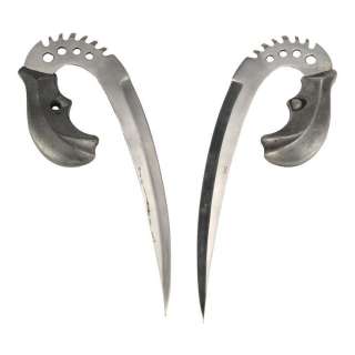 THE CHRONICLES OF RIDDICK (2004) - Lot #91 : Riddick‘s (Vin Diesel) Pair of Metal Ulaks