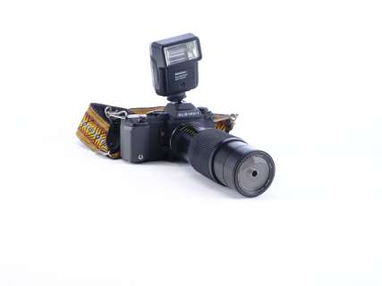 MISSION: IMPOSSIBLE III - Declan Gormley‘s (Jonathan Rhys-Myers) SLR Camera and Tracer