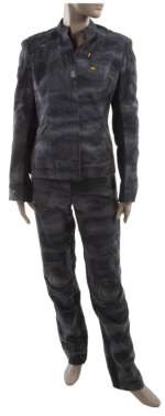 Lot 1160 - "ALLEGIANT" SHAILENE WOODLEY "TRIS" COSTUME WITH HEADSET (WITH DVD)