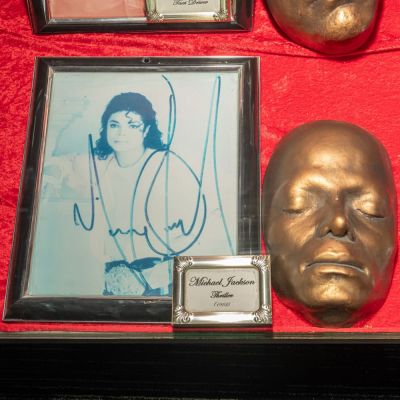 Lot 1080 - Michael Jackson Mask Life Mask for Thriller | misc / divers