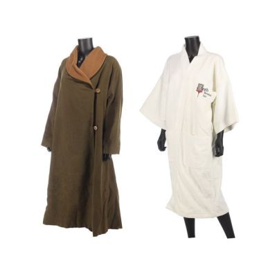 DEATH BECOMES HER (1992) - Lot #579 : Madeleine Ashton‘s (Meryl Streep) Custom-made Coat and Promotional Embroidered Bath Robe