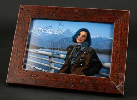 Mute | Leo’s (Alexander Skarsgard) Photo of Naadirah | Propstore