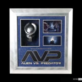 Avp: Alien Vs. Predator | Alien vs. Predator (2004) – Miniature Predator Mask Display | HeroProp
