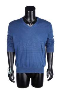 WORLD WAR Z (2013) - Lot 895 - Gerry Lane‘s (Brad Pitt) Blue Jumper, Necklace and Bracelet