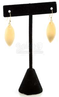 STAR TREK INTO DARKNESS (2013) - Lot 226 - Lieutenant Uhura‘s Earrings