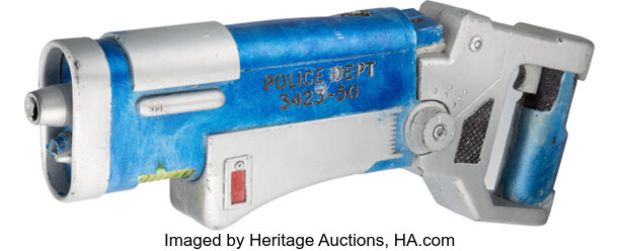 The Fifth Element (Gaumont, 1997), Fhloston Paradise Security Guard Action Blaster. | Heritage