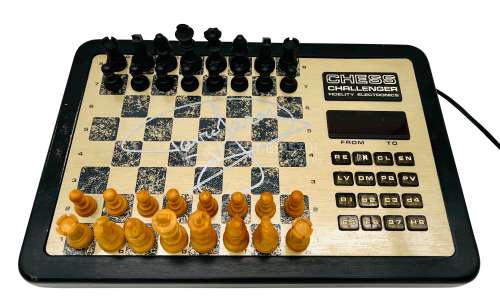 ONLY FOOLS & HORSES - SIR DAVID JASON SIGNED TALKING CHESS GAME | Auctioneum Ltd