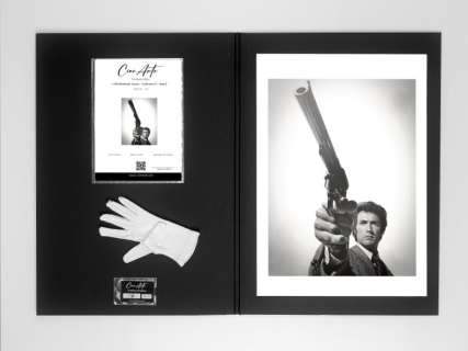 Clint Eastwood Iconics- Collection N°1 - Serie 2 | Clint Eastwood Iconics- Collection n°1 - Serie 2 - On Luxury Black Portfolio, COA numbered - 60X42 CM - "Cine Arte" COLLECTOR | Catawiki