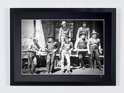 The Magnificent Seven (1960) - Steve McQueen, Yul Brynner & Others | The Magnificent Seven (1960) - Steve McQueen, Yul Brynner & Others - Wooden Framed 70X50 cm - Limited Edition Nr 01 of 30 - Serial ID 30683 - Original Certificate (COA), Hologram Logo Editor and QR Code | Catawiki