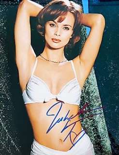 James Bond 007: Goldeneye | James Bond 007: GoldenEye - Izabella Scorupco (Natalia) - signed with COA | Catawiki