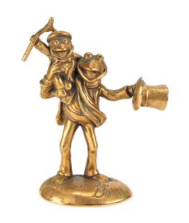 THE MUPPET CHRISTMAS CAROL (1992) - Lot 797 - Bob Cratchit and Tiny Tim Statue Crew Gift