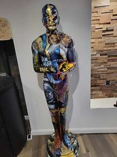 Life Size Oscar Statue (185 Cm, 22Kg) - Unique Artwork - Handpainted with Several Classic Films | Life size Oscar Statue (185 cm, 22kg) - Unique Artwork - Handpainted with several Classic Films | Catawiki