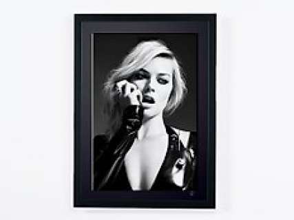 Margot Robbie - Portrait | Margot Robbie - Portrait - Fine Art Photography - Luxury Wooden Framed 70X50 cm - Limited Edition Nr 01 of 30 - Serial ID 16968 - Original Certificate (COA), Hologram Logo Editor and QR Code | Catawiki