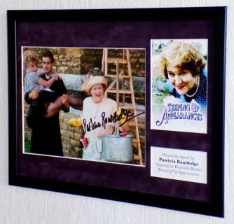 Keeping Up Appearances - Patricia Routledge (RIP) (Hyacinth Bucket) Premium Framed, signed + Certificate of Authenticity | Catawiki