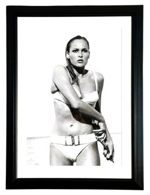 James Bond 007: Dr. No - James Bond – Ursula Andress as Honey Ryde - Premium Frame – Museum Quality | Catawiki
