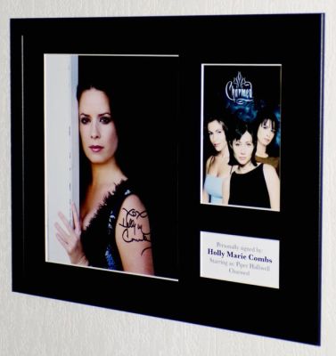 Charmed - Holly Marie Combs (Piper Halliwell) Premium Framed, signed, COA & photo signing session | Catawiki