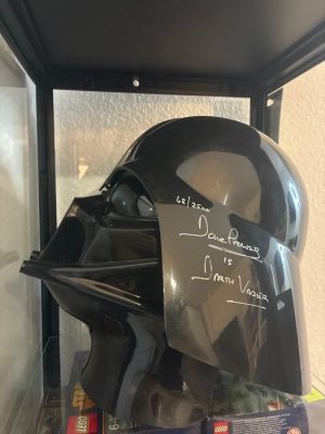 Don Post Studios 20th Century Fox vintage - Dave Prowse - Bust, DARTH VADER 2pc Mask Helmet Signed By Dave Prowse - 33 cm - Plastic | Catawiki