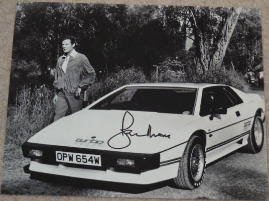James Bond 007: For Your Eyes Only - signed by Roger Moore as 007 with Lotus - with Certified Genuine b´bc holographic COA | Catawiki