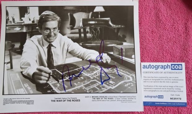 War of the Roses - Signed by Michael Douglas - Photo 20x25cm - with ACOA | Catawiki