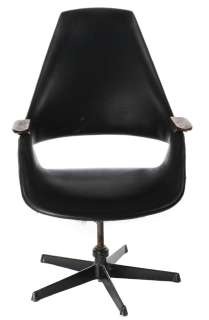 Lot 1228 - Jeffrey Hunter "Captain Pike" quarters chair from Star Trek: The Original Series pilot: "The Cage".