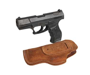 JAMES BOND: CASINO ROYALE (2006) - Lot #228 : James Bond‘s (Daniel Craig) Stunt Walther P99 and Holster