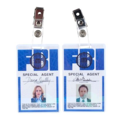 THE X-FILES: SEASONS 10 AND 11 (T.V. SERIES, 2016-2018) - Lot #1061 : Fox Mulder‘s (David Duchovny) and Dana Scully‘s (Gillian Anderson) FBI IDs