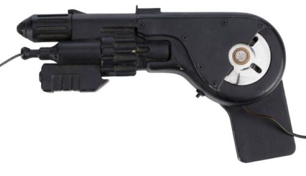 Batman Returns (1992) | Lot 39 : Batman’s (Michael Keaton) SFX Grapple Gun | Propstore