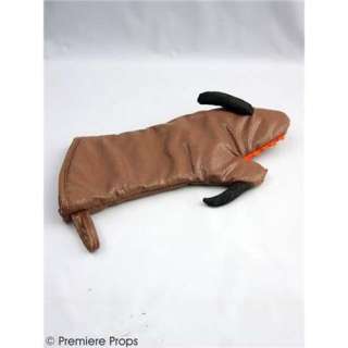 Lot 110 - TREMORS 3 - Graboid Kitchen Mitt