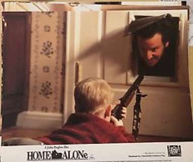Home Alone | Home Alone - Macaulay Culkin - Set of 8 Original Colour Front Of House Stills / 8x10 Lobby Cards | Catawiki