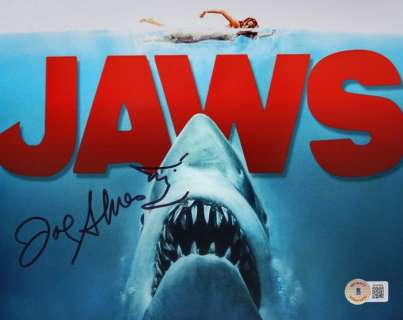 Jaws (1975) - Steven Spielberg | Jaws (1975) - Steven Spielberg - Joe Alves - Autograph, Photo With Beckett COA | Catawiki