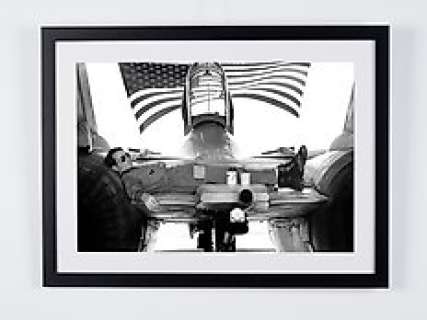 Top Gun (1986) - Ltjg Bruce W.Fecht on F14 Tomcat | Top Gun (1986) - LTJG Bruce W.Fecht on F14 Tomcat - Fine Art Photography - Luxury Wooden Framed 70X50 cm - Limited Edition Nr 01 of 30 - Serial ID 16921 - Original Certificate (COA), Hologram Logo Editor and QR Code | Catawiki