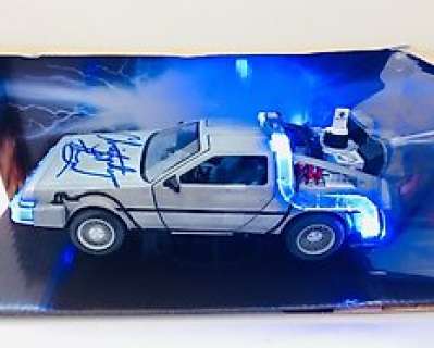 Back To the Future | Back to the Future - DeLorean 1:24 Scale Model Car - Signed by Christopher Lloyd (Doc Brown) | Catawiki