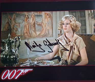 James Bond 007: The Spy Who Loved Me - Marilyn Galsworthy (Stromberg’s Assistant) - Autograph 20x25cm with Coa | Catawiki