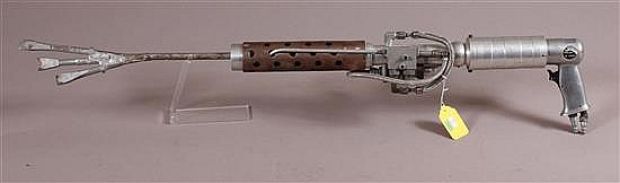 "TANK GIRL" (1995) GAS POWERED PROP GUN LATER USED IN "STAR TREK-DEEP SPACE NINE" | Apple Tree Auction Center