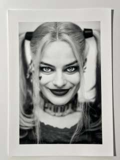 Margot Robbie - Suicide Squad - Collector Image - Size 42x30 cm - 100% new - Gallery Stamp 3/20 - Never Exposed - Baryta - Flat shipped ! - No carton tube - Ready to Frame size A3 42x30 cm | Catawiki