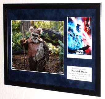 Star Wars Episode IX: The Rise of Skywalker - Warwick Davis (Wicket W. Warrick) Framed, signed + Certificate of Authenticity | Catawiki