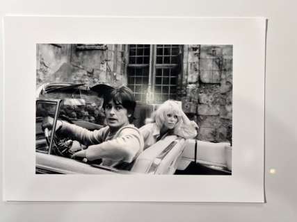 Alain Delon & Mireille Darc - “Madly” 1970. - Collector Image - Size 42x30 cm - 100% new -Gallery Stamp s & sign - Never Exposed - Baryta - Flat shipped ! - No carton tube - Ready to Frame size Size 42x30 cm | Catawiki