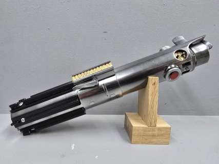 Star Wars Episode III: Revenge of the Sith - - Movie prop Anakin Skywalker, legacy lightsaber | Catawiki