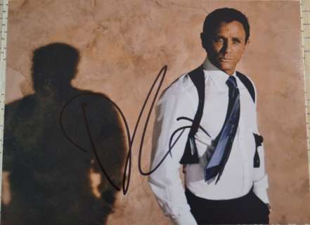 James Bond 007: A Quantum of Solace - Daniel Craig as 007, signed with Certified Genuine bc holographie COA | Catawiki